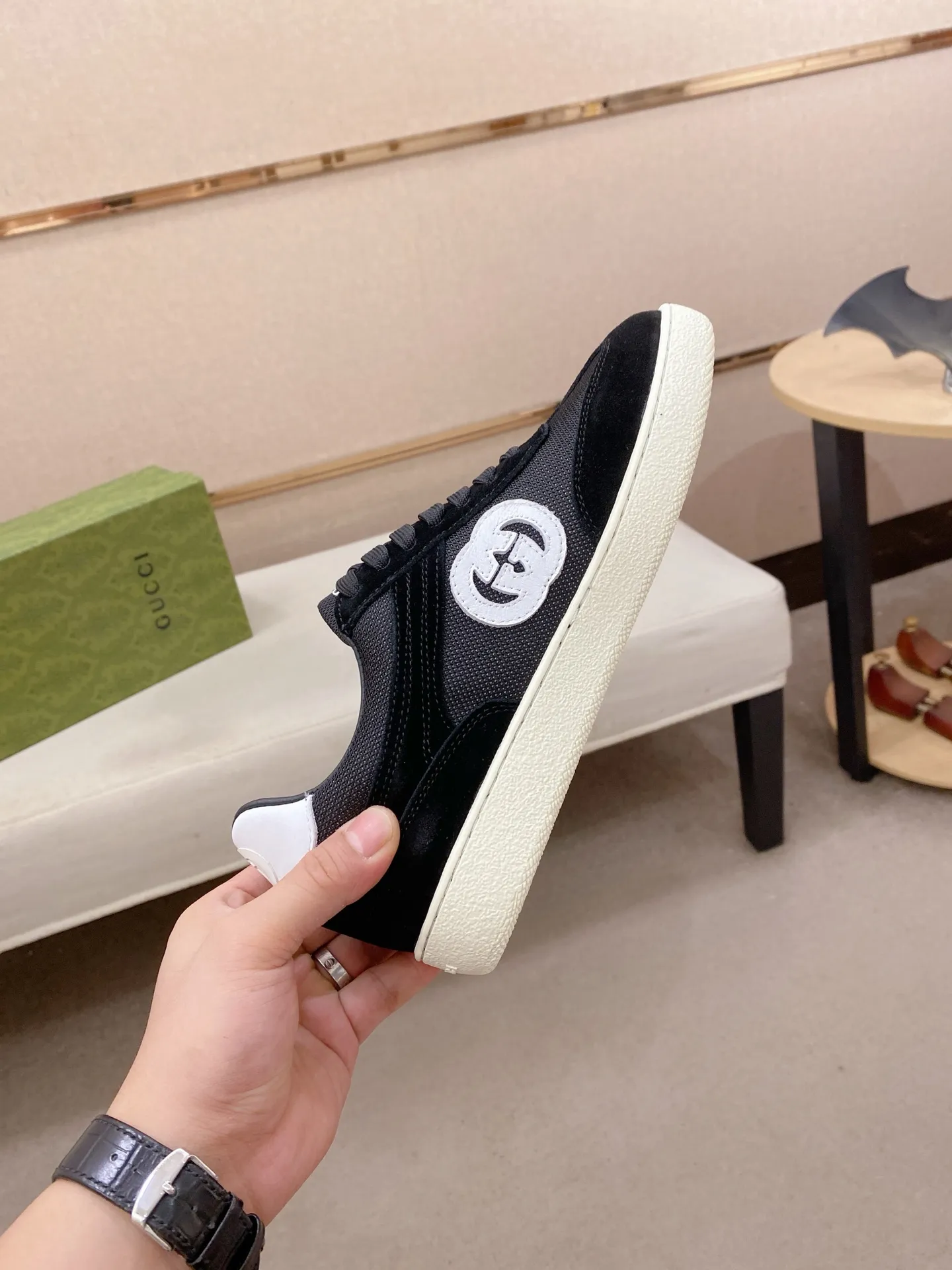 Men's clothing and shoes💰:400💰 (GUCCI) The latest model from the official website🎁🎁Casual and fashionable men's shoes👟, hot style💥The version is simple and elegant, exclusive for trendy men. The unique latest brand elements from the official website👑Original Gucci decoration, fashionable and generous, the fabric is original cowhide ✅Mesh breathable lining, the official website specifies wear-resistant casual outsole, the classic model is taken in kind at the counter🎬38-44 (can be customized for 45 non-refundable)